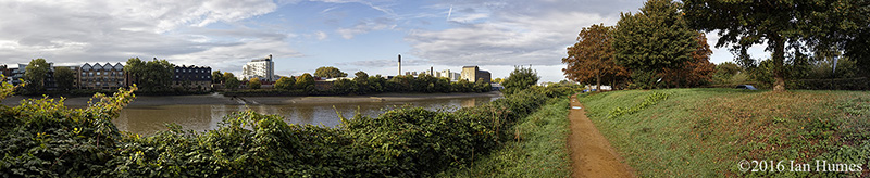 Opposite Boat Race House - Chiswick