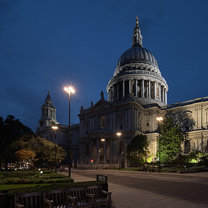 St. Pauls Cathedral after dark